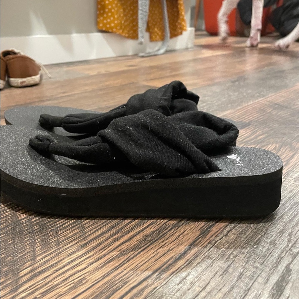Sanuk black wedge sandal size 9